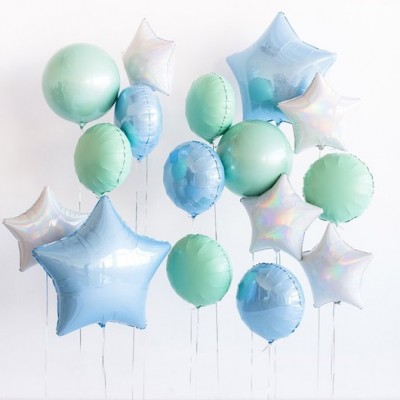 Голубые воздушные шары в композиции из шаров